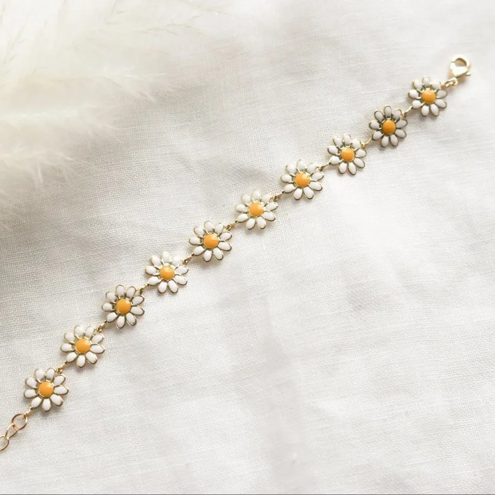 Modcloth White and Yellow Daisy Link Bracelet - Picture 4 of 6